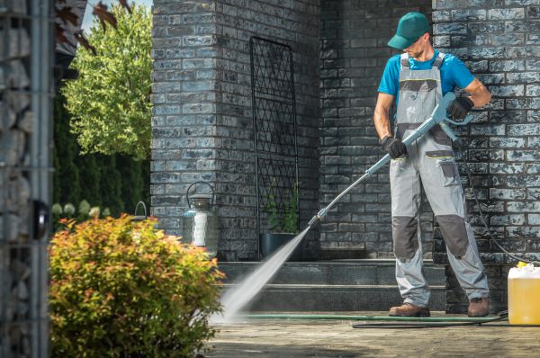 Cost of Outside House Cleaning in Reston